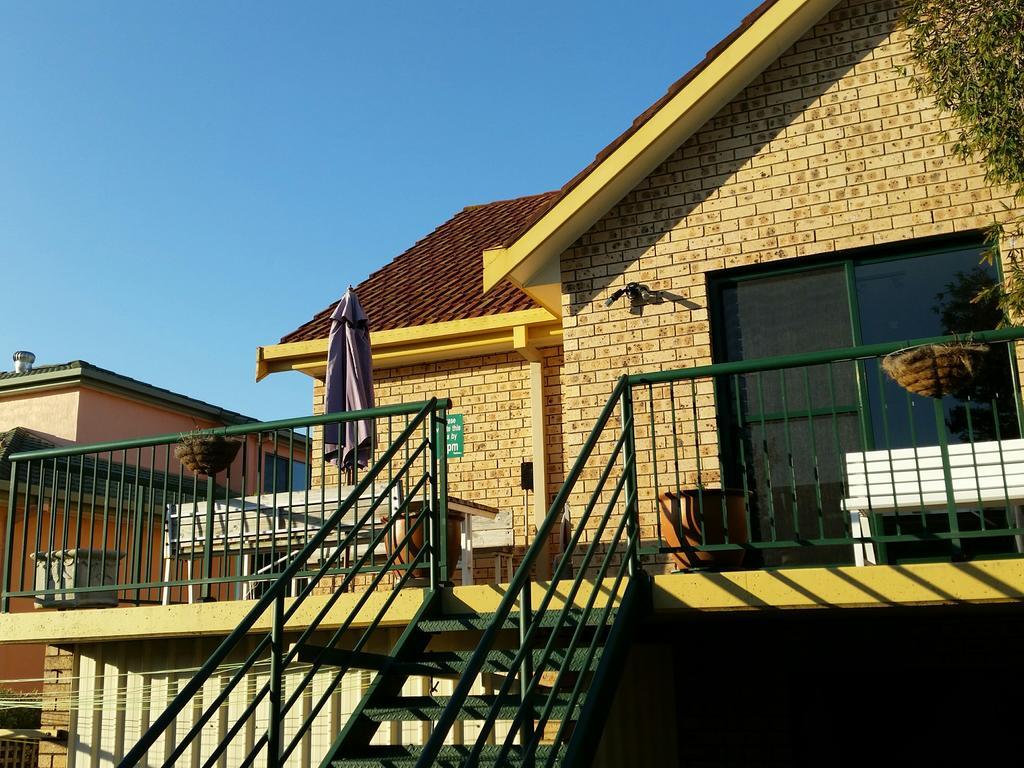 Wandarrah Lodge Hostel Merimbula Exterior photo