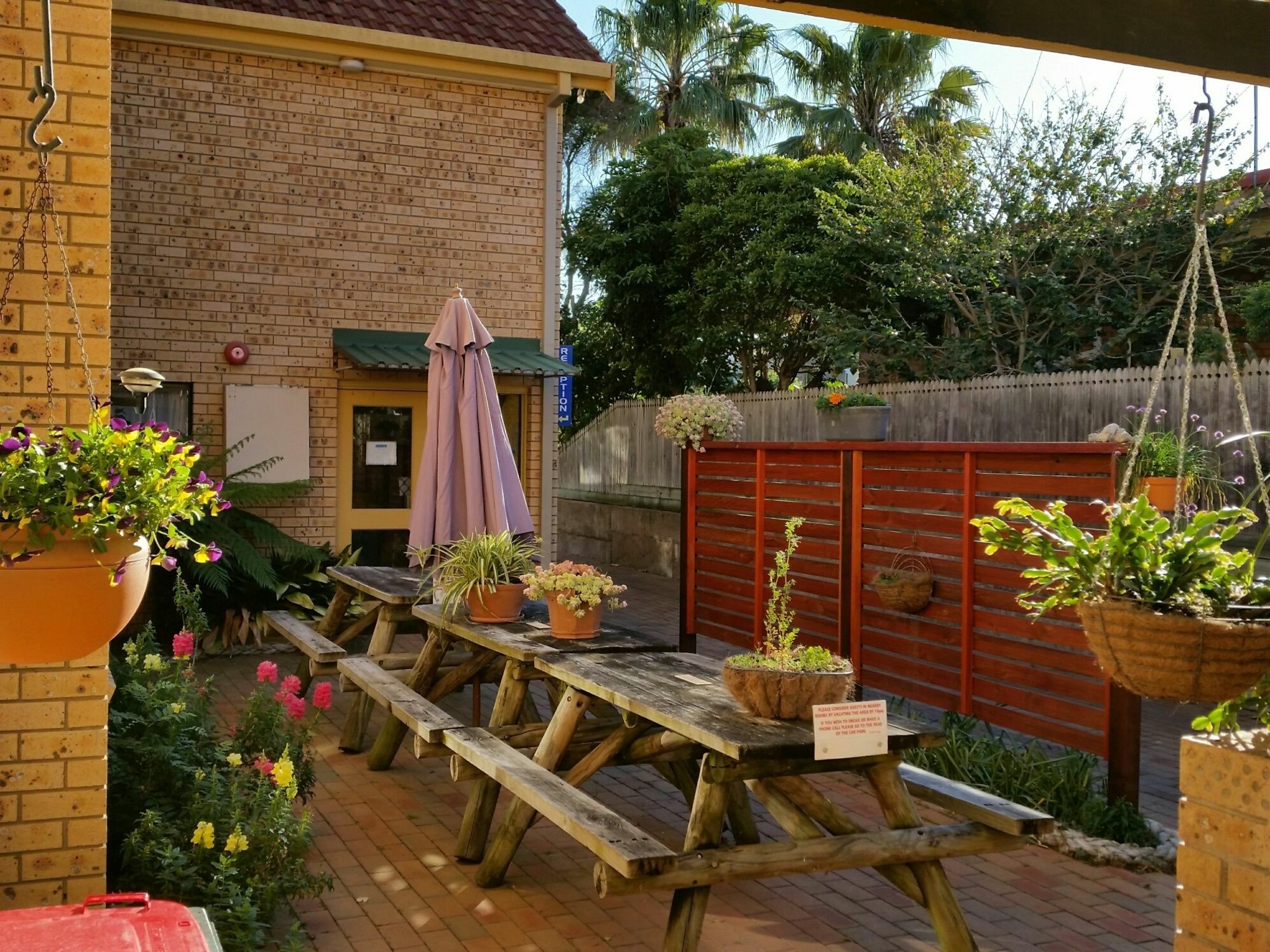 Wandarrah Lodge Hostel Merimbula Exterior photo